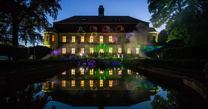 Hotel Schloss Schweinsburg Neukirchen Außenansicht Lasershow