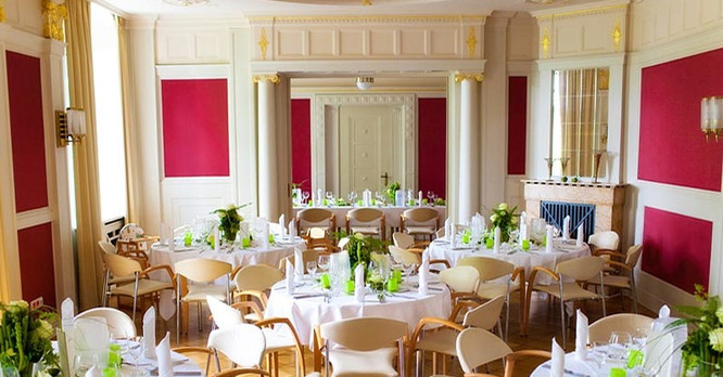 Hotel Schloss Schweinsburg Neukirchen Roter Salon