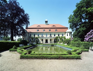 Hotel Schloss Schweinsburg Neukirchen Außenansicht Barockfassade