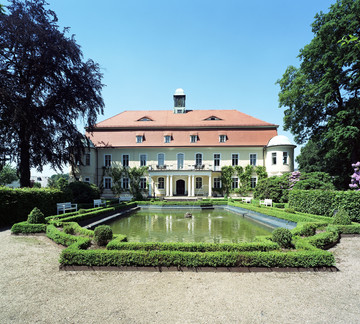 Hotel Schloss Schweinsburg Neukirchen exterior baroque facade