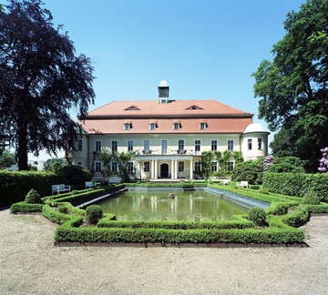 Hotel Schloss Schweinsburg Neukirchen Außenansicht Barockfassade