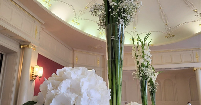 Wedding table decorations at Hotel Schloss Schweinsburg